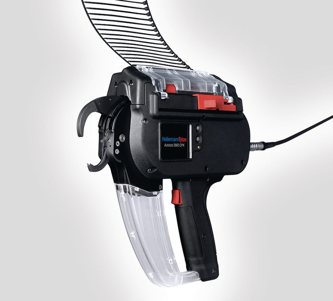 HellermannTyton automatise la mise en faisceau de câbles avec son outil de pose électrique